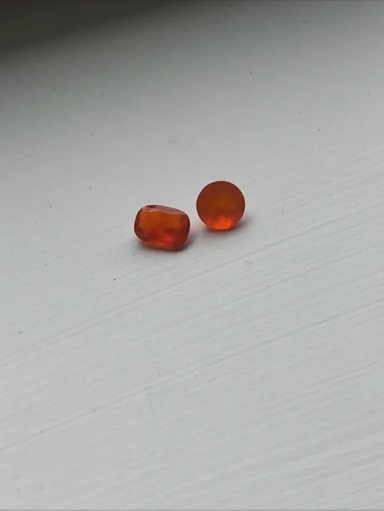 Carnelian Cabochon Pair – Orange Chalcedony Gemstones (Round + Cushion) - Picture 2 of 5